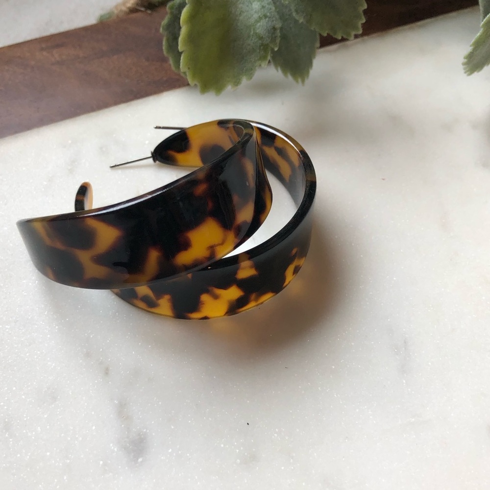The Mia - Tortoise Shell Chunky Hoop - Picture 3 of 4